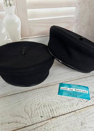 Стильный берет из шерсти в черном цвете