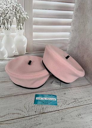 Стильный берет из шерсти в розовом цвете