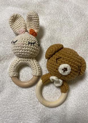 Бряскальце , іграшка вʼязана