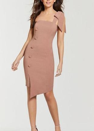 Стильна сукня з гудзиками