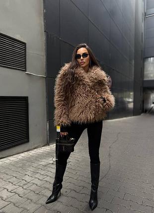 Шуба&nbsp; из мягкого, объемного искусственного меха в цветах