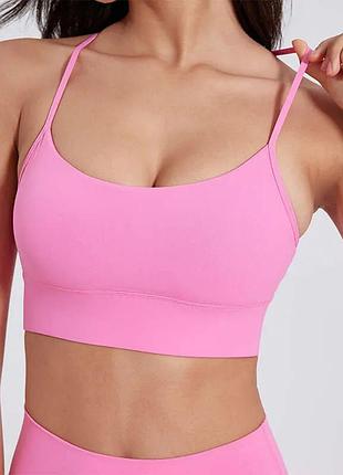 Женский спортивный нежно-розовый топ