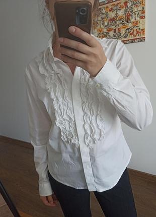 Біла блуза з рюшами