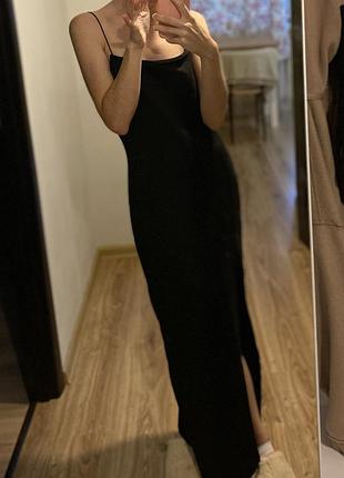 Чорна елегантна довга сукня з розрізом