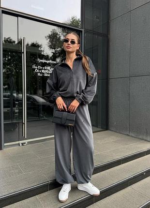 Костюм жіночий велюровий