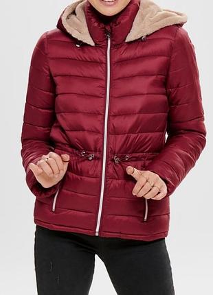 Женская пуховая куртка размер xs.