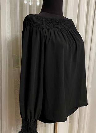 Блуза с открытыми плечами