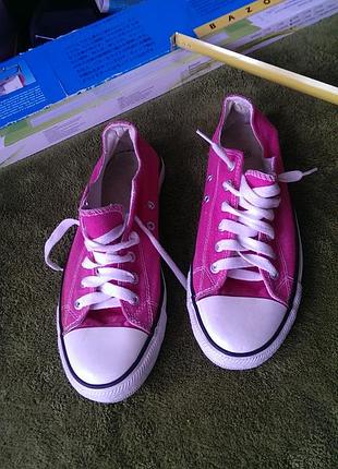 Рожеві кеди в новому стані 38 р. без дефектів