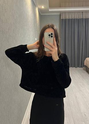 Чорний светр
