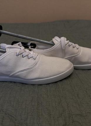 Кроссовки женские р.36(23 см)