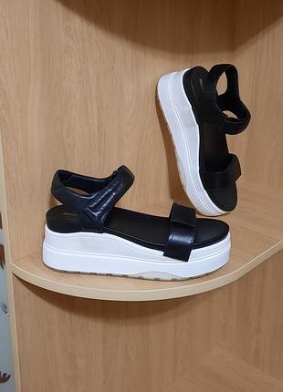 Босоножки miraton натуральная кожа р. 39-40 уст. 26 см на липучках на платформе