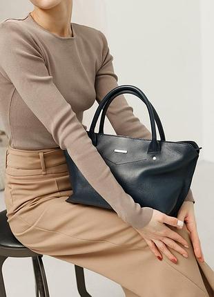 Женская кожаная сумка midi темно-синяя