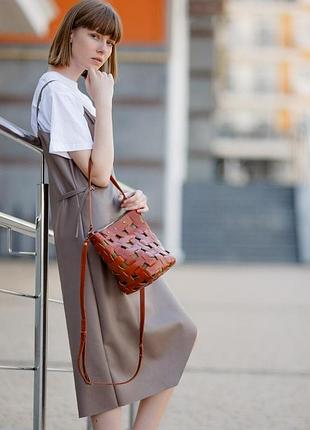 Кожаная плетеная женская сумка пазл m светло-коричневая krast