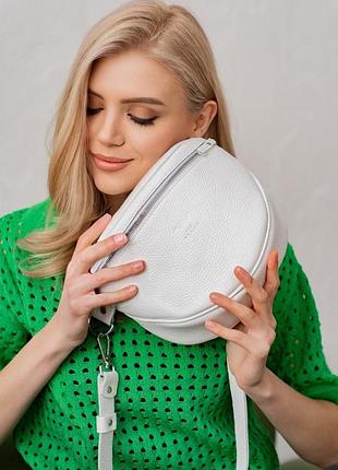 Кожаная сумка поясная-кроссбоди vacation белая флотар