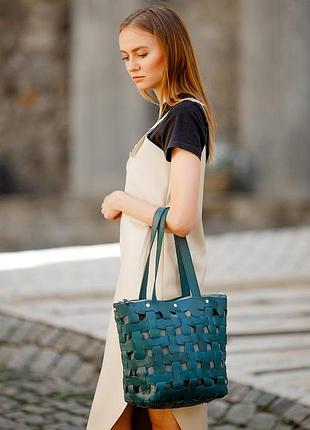 Кожаная плетеная женская сумка пазл l зеленая krast