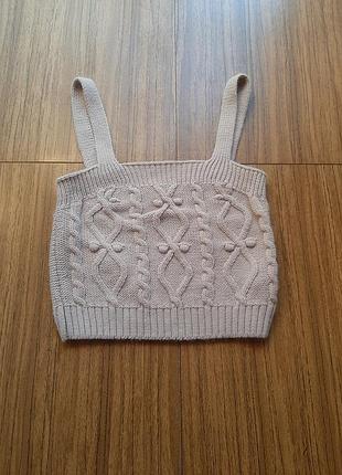 Теплый осенний вязаный топ кремового телесного бежевого цвета