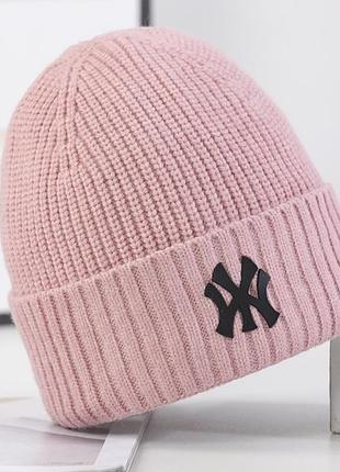 Шапка для дівчинки в рожевому кольорі
