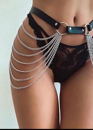 Портупея, ремень, цепочки, гартеры