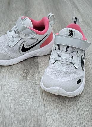 Кросівки nike 22 розмір, довжина устілки 14 см.