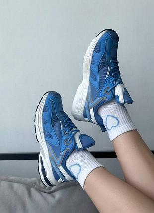 Женские кроссовки