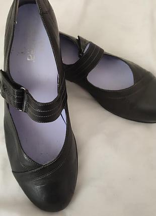 Супер туфлі великого розміру на підборах gurea