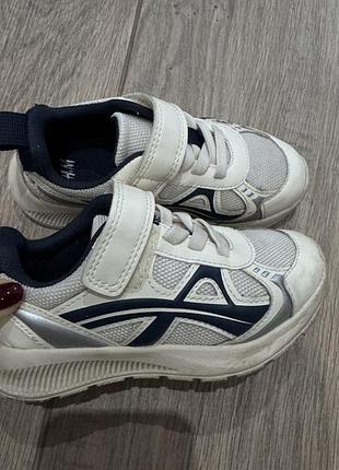 Кросівки білі