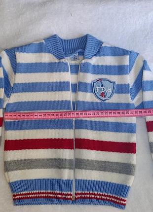 Красивая тёплая кофта на хлопчике