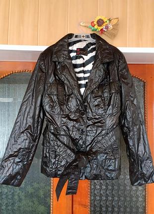 Осіння жіноча шкіряна куртка