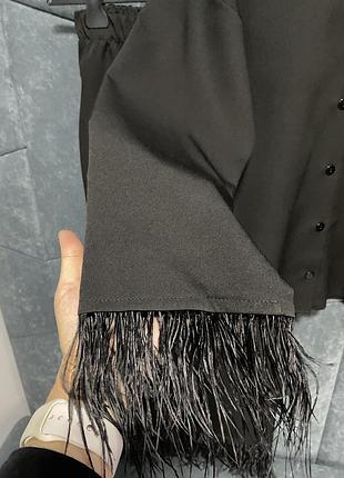 Костюм з пірʼям