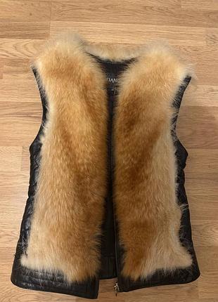 Натуральна меховая жилетка из бобра