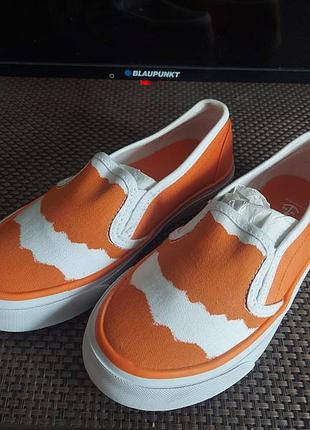 Дитячі макасіни, сліпони, кросівки.