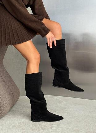 Красивезні замшеві чоботи демі на вузьку ніжку
