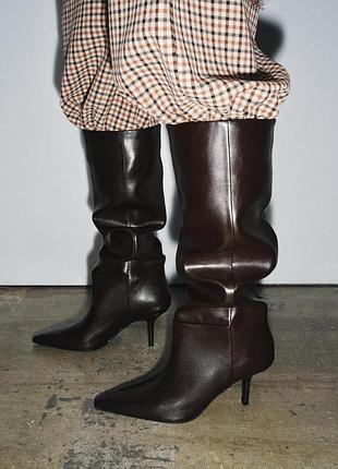 Чоботи на підборах з гострим носком