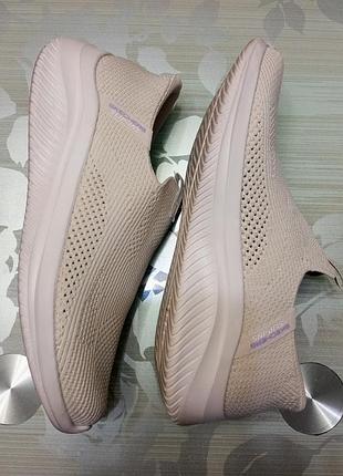 Женские кроссовки