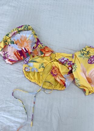 Топ на завʼязках на спині з пишними рукавами hm