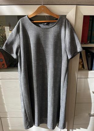 Стильное платье известного бренда stradivarius