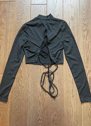 Чорний топ зі шнурівкою на спині