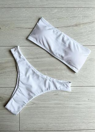 Купальник білий бандо з бразиліанами