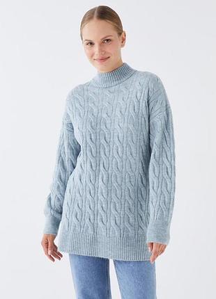 Блакитний светр
