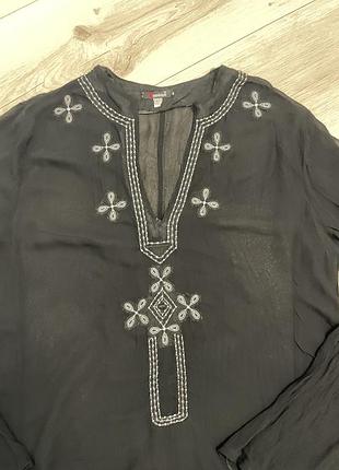 Чорна, шифонова, легка кофтинка з вишивкою