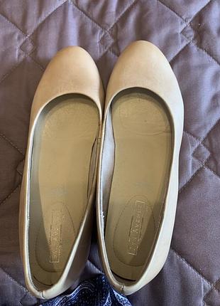 Шкіряні туфлі бежеві