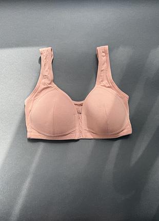 Формований бавовняний топ на застібках попереду