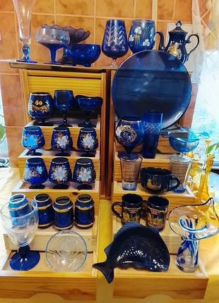 Блюда. фужер. бокалы. синее стекло и фарфор