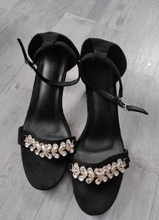 Босоножки женские