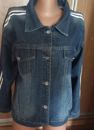 Класна джинсова куртка