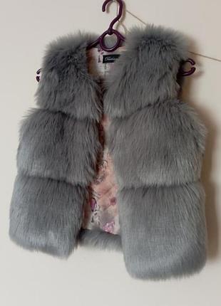 Мєхова жилетка безрукавка,