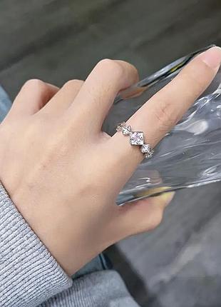 Кольцо серебряное с фианитами