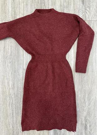 Тепла зимова вʼязана коротка сукня бордова червона по фігурі обтисла з довгим рукавом