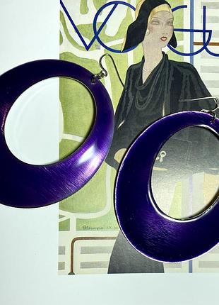 Винтажные, крупные фиолетовые серьги-кольца (hoop earrings).