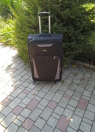 Чемодан большой на 4 колесах от известного бренда bon voyage, размер 72*48*35 с расширением.б у